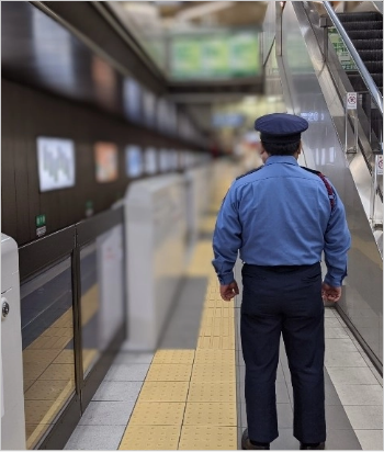 駅ホームドア設置写真